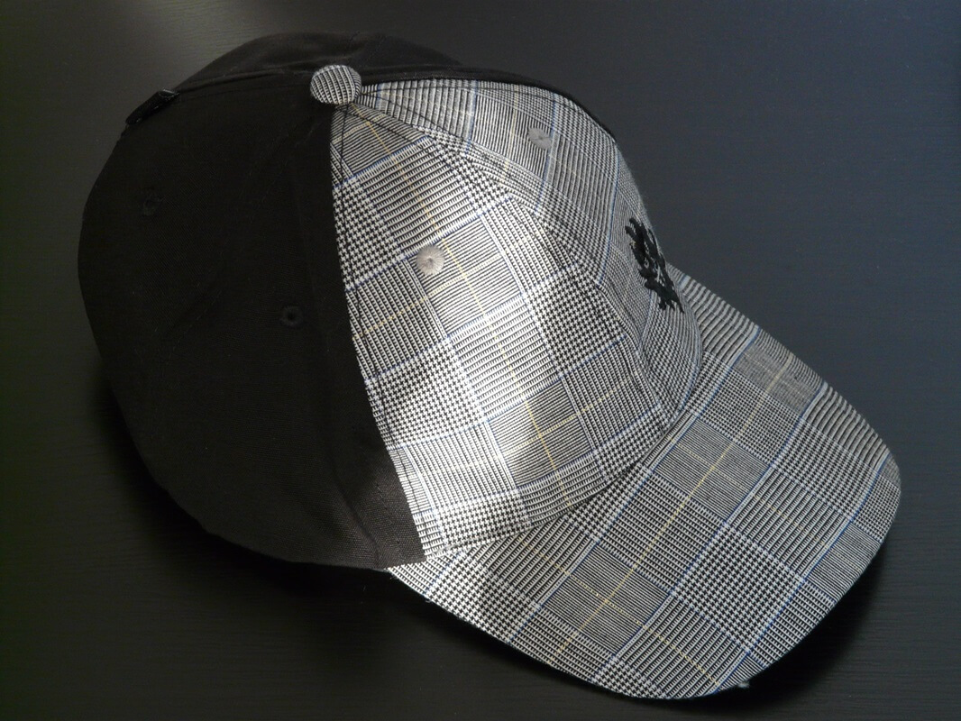 Czapki z daszkiem z logo – snapback, flexfit czy klasyczna czapka z haftem